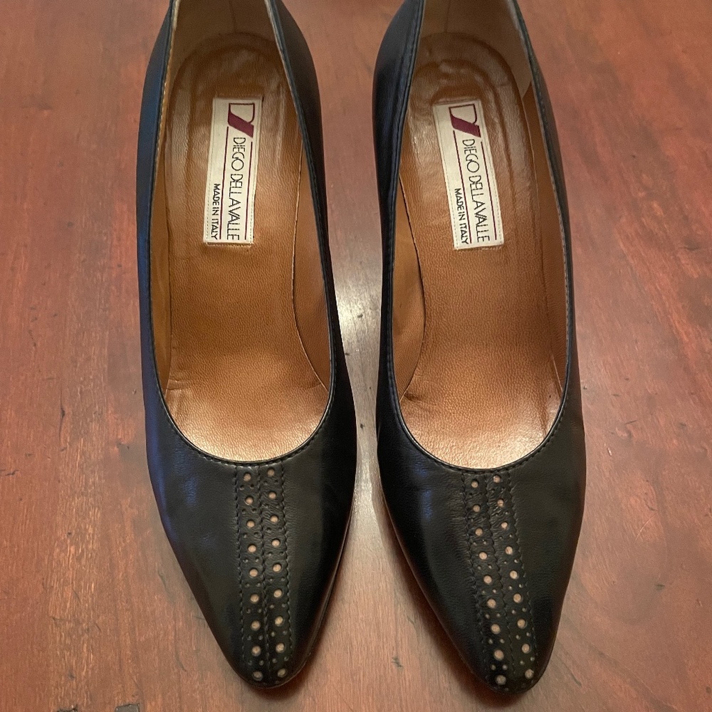DIEGO DELLA VALLE BLACK HEELS -SIZE 38.5